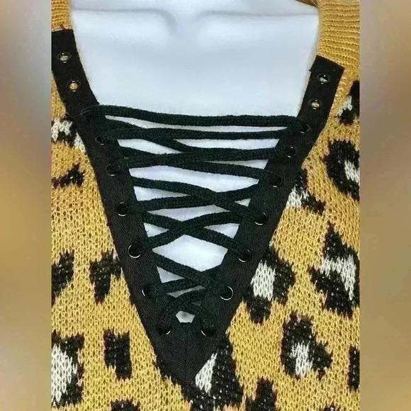 Women's Leopard Print Sweater (L20) - Picture 8 of 8